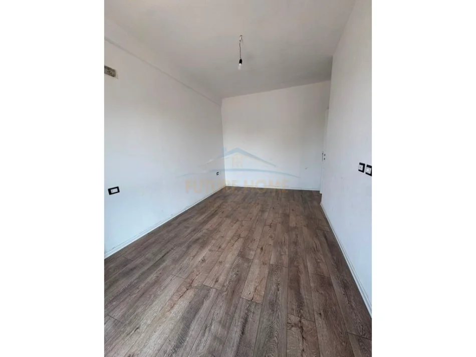 Tirane, shes apartament 3+1+Ballkon Kati 2, 124 m² 230.000 € (Kompleksi Ndregjoni)