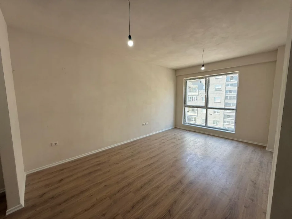 Tirane, shes apartament 3+1+Ballkon Kati 4, 125 m² 375.000 € (Komuna e Parisit)