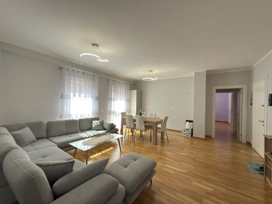 Tirane, shes apartament 3+1+Ballkon Kati 4, 130 m² 245.000 € (Rezidenca Euro 3D)