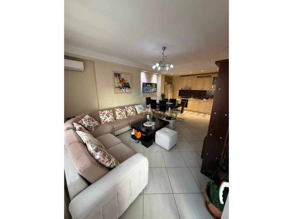 Tirane, shes apartament 3+1+Ballkon Kati 6, 123 m² 180.000 € (astir)