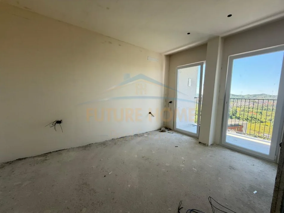 Tirane, shes apartament 3+1+Ballkon Kati 6, 184 m² 415.000 € (farke)