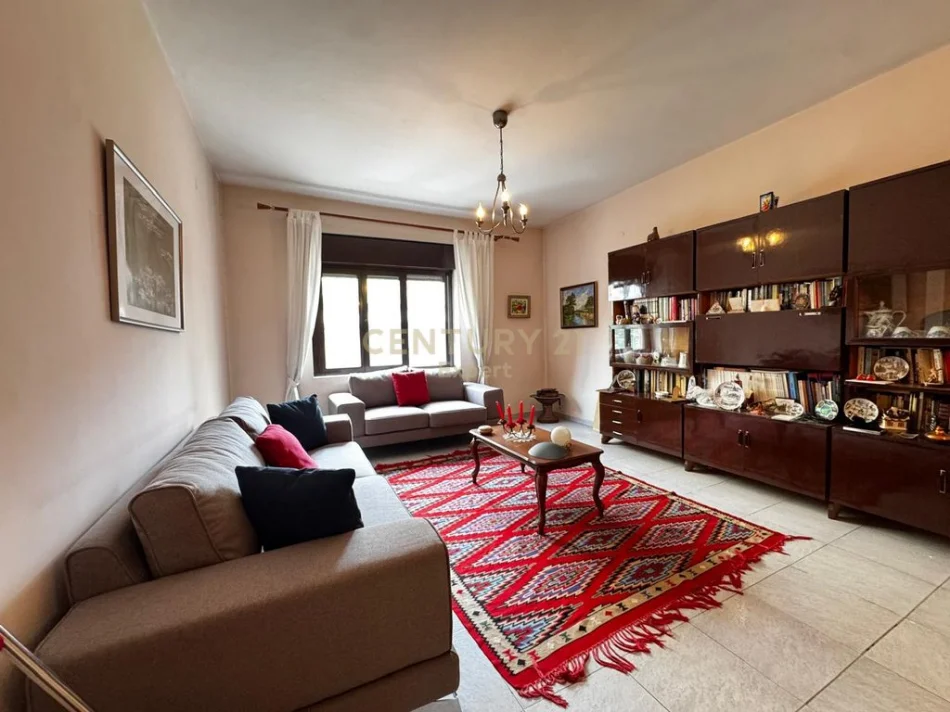 Tirane, shes apartament 5+1 Kati 1, 183 m² 364.000 € (Myslym Shyri)