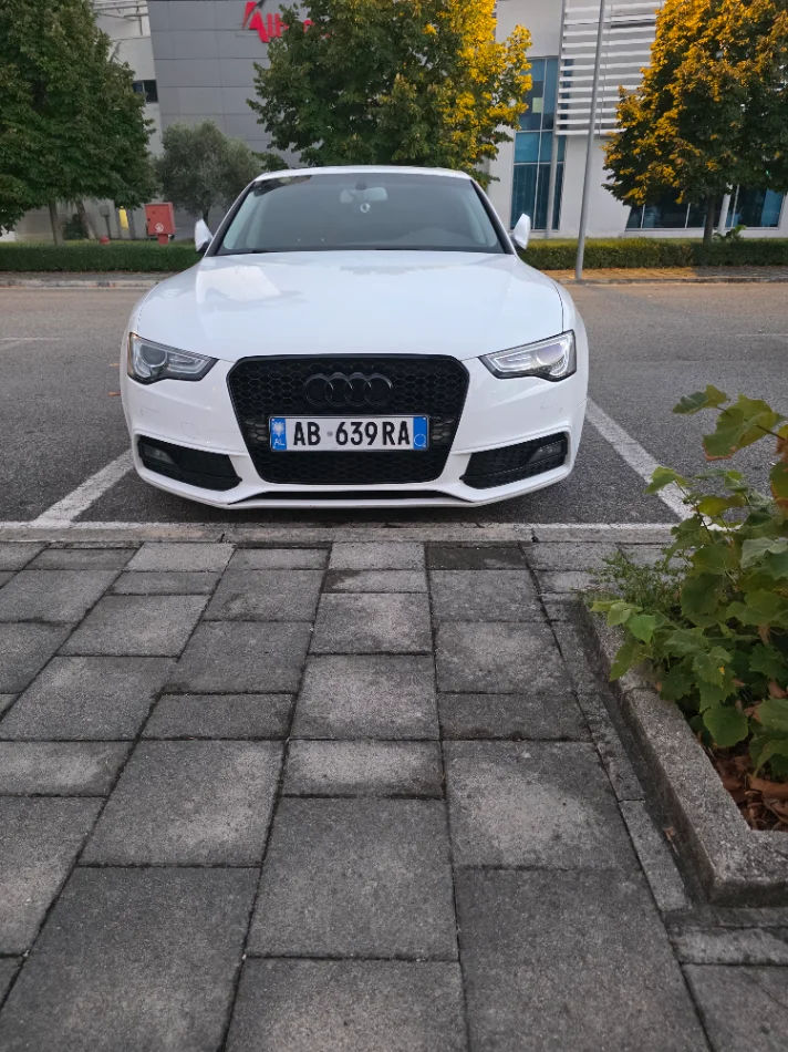 Tirane, shes makine AUDI A5 Nafte, e bardhë automatik Kondicioner 199.000 km 9.500 €