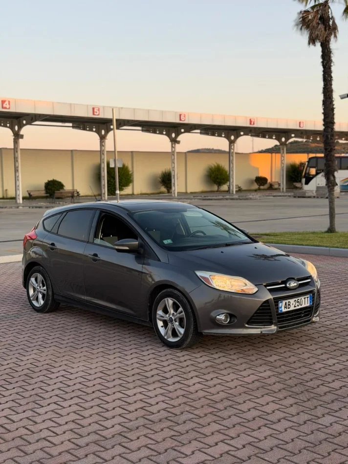 Tirane, shes makine Ford Focus 2012 Benzin, gri e erret automatik Kondicioner 3.900 €