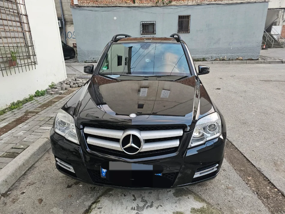 Tirane, shes makine GLK 220 cdi Nafte, e zeze automatik Klima 23.000 km 10.500 €