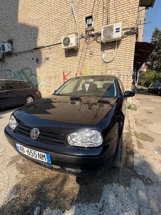 Tirane, shes makine Golf 4 Benzin, e zeze manuale Klima 230 km 2.000 €