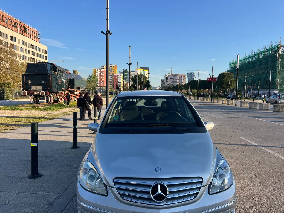 Tirane, shes makine Mercedes-Benz B-Class 200 , automatik Kondicioner 290.000 km 3.700 €