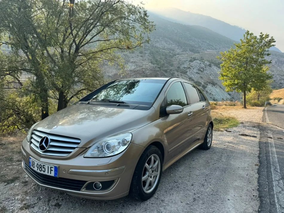 Tirane, shes makine Mercedes Benz B Class Benzin+Gaz, e verdhë automatik Kondicioner 250.000 km 3.500 €