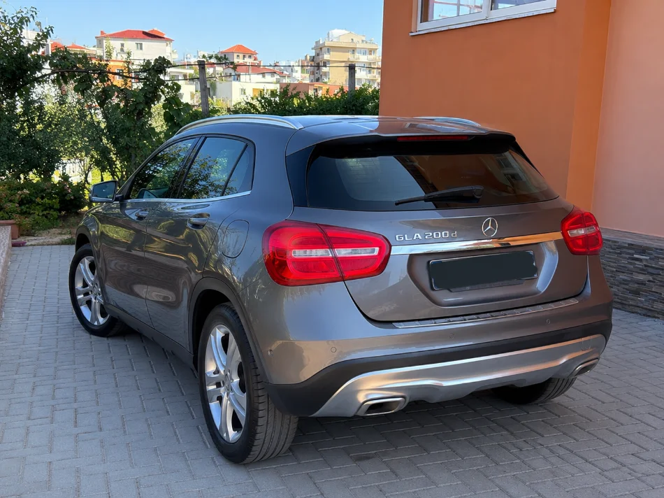 Tirane, shes makine Mercedes Benz, GLA 200d Nafte, gri metalizato automatik Klima 164.180 km 13.000 €