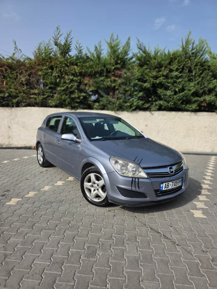 Tirane, shes makine Opel Astra 1.7 2007 Nafte, gri e erret manuale Kondicioner 280.000 km 2.000 €