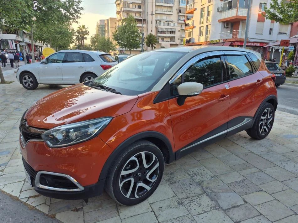 Tirane, shes makine Renault Capture QM3 Nafte, portokalli automatik Klima 142.000 km 6.200 €