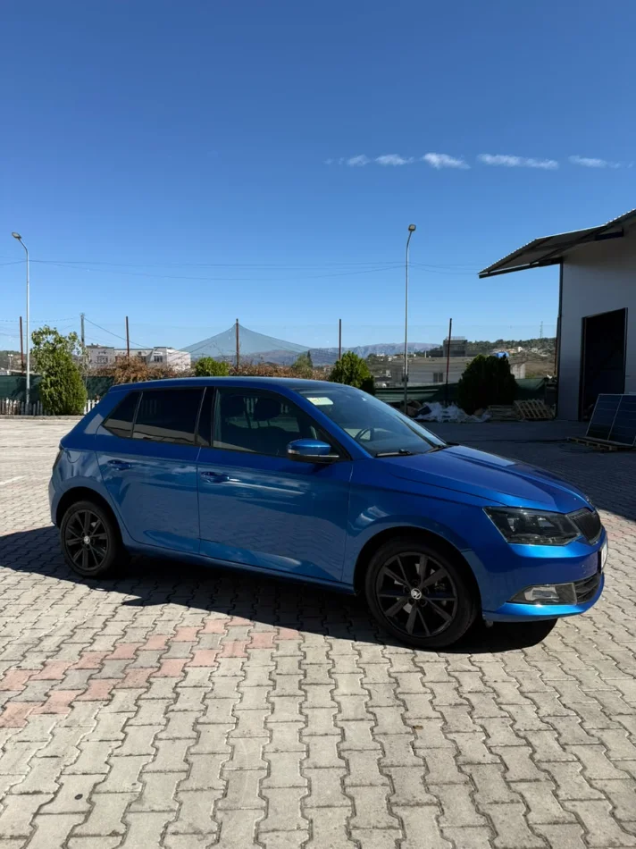 Tirane, shes makine SKODA FABIA Benzin, blu Kondicioner 86.000 km 11.500 €
