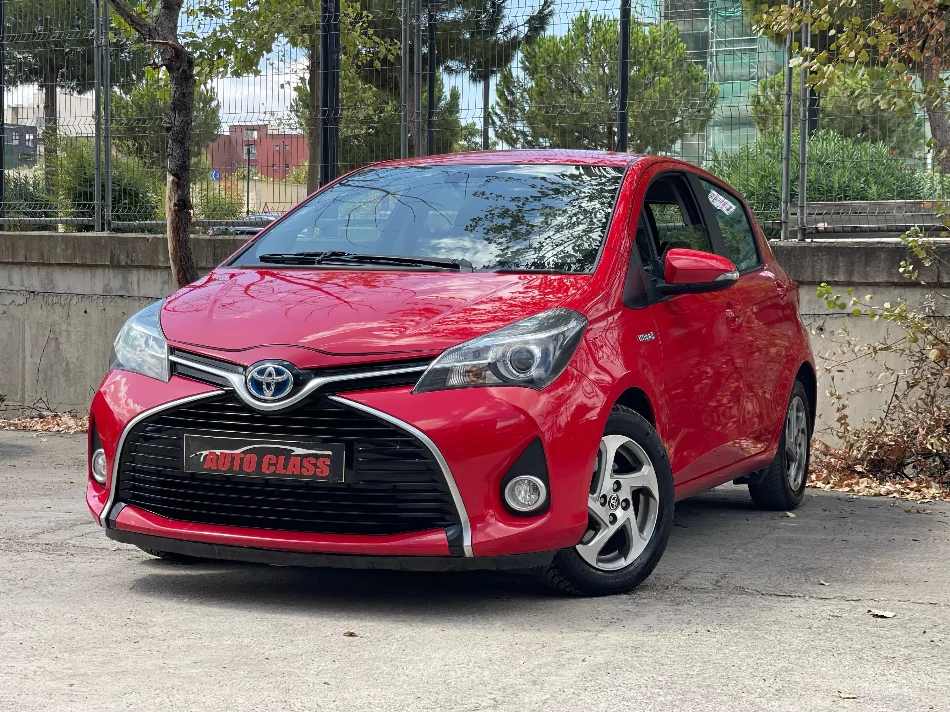 Tirane, shes makine TOYOTA YARIS HYBRID 2016 Benzin, e kuqe automatik Klima 135.000 km