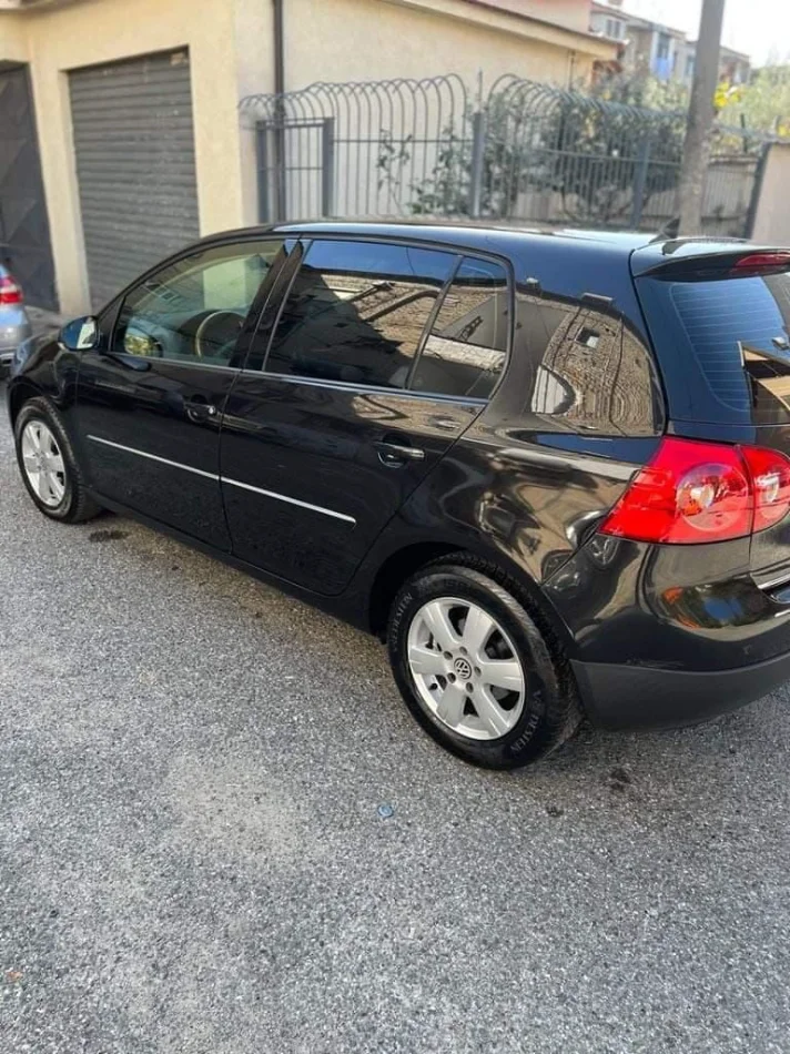 Tirane, shes makine Volkswagen Golf Variant 2.0 TDI Nafte, e zeze automatik Klima 202.000 km 4.700 €