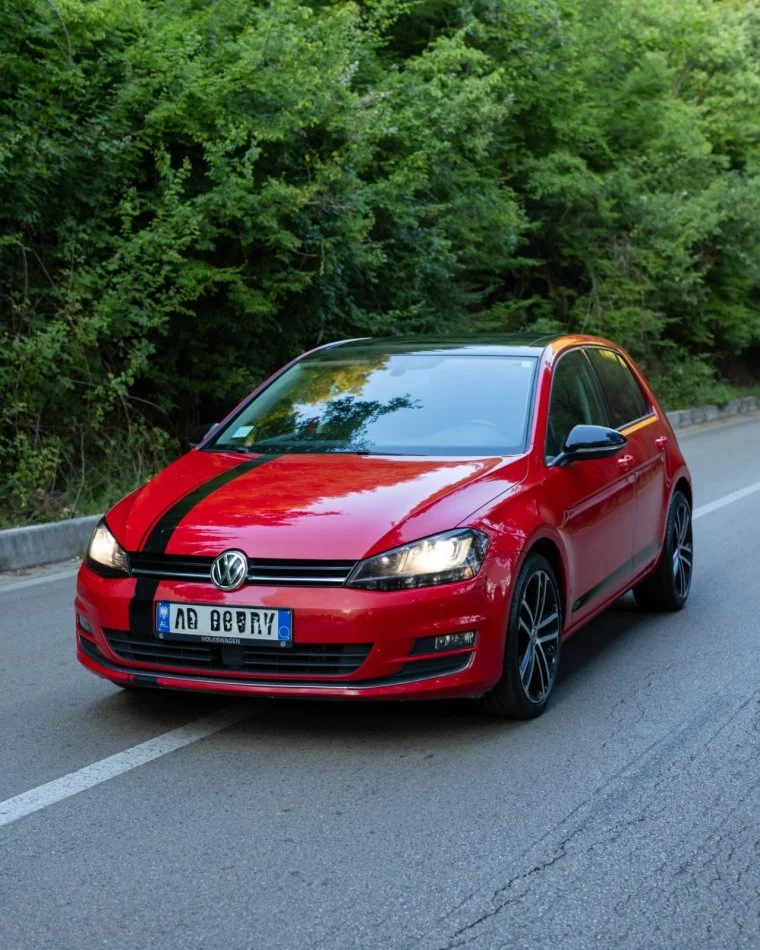 Tirane, shes makine Voltswagen Nafte, e kuqe automatik 188.000 km 8900 €