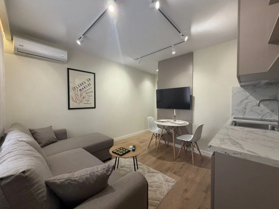 Tirane, shiten 2 apartamente 1+1 Kati 5, 65 m²193.000 € (21 Dhjetori)