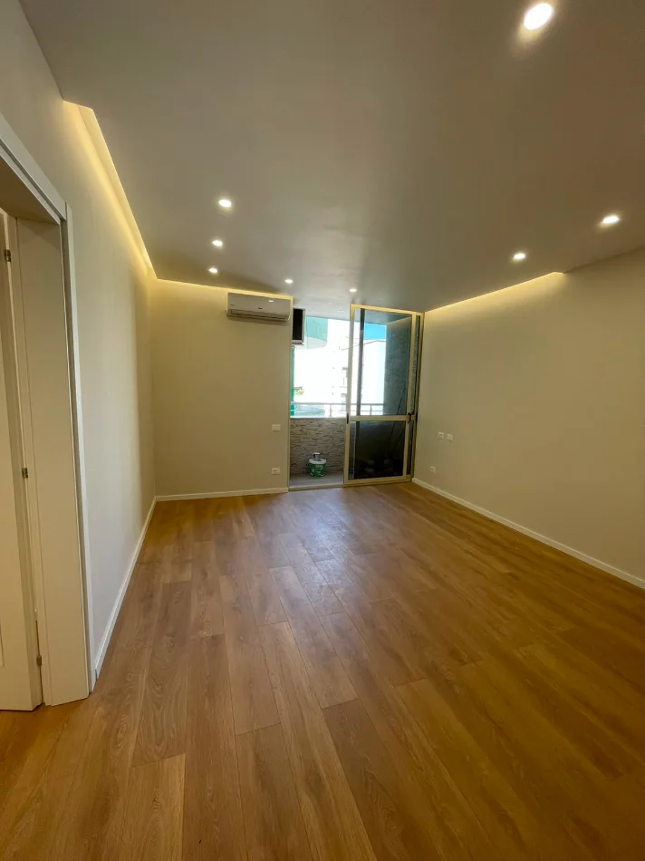 Tirane, shitet 1+1+Ballkon Kati 3, 132.000 €