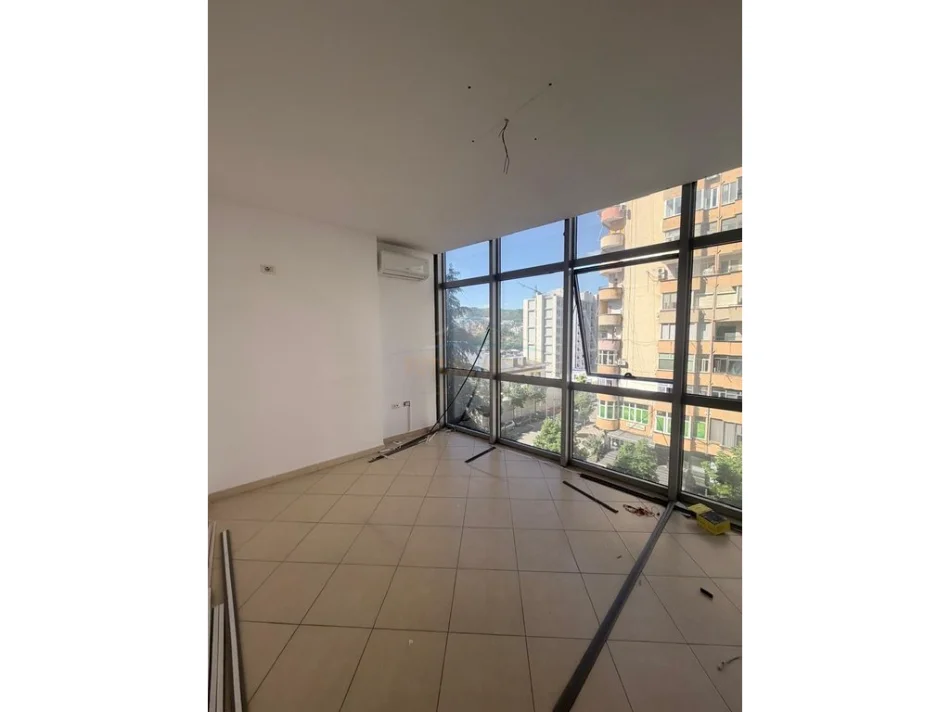 Tirane, shitet 2+1+Aneks+Ballkon Kati 5, 116 m² (21 Dhjetori)