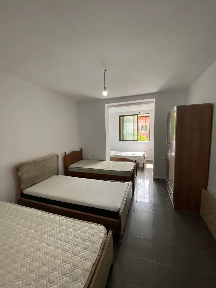 Tirane, shitet  2+1+Aneks Kati 0, 70 m² 140 Milion (Coloseu)