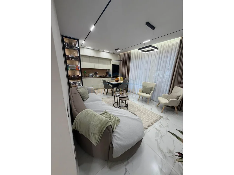 Tirane, shitet 2+1 Kati 2, 102 m² 200.000 € (Yzberisht)