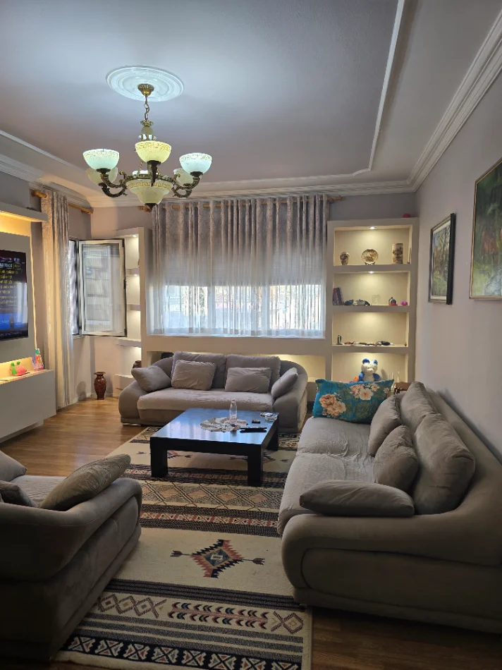 Tirane, shitet 3+1+Aneks+Ballkon , 156 m² 219.000 € (BAR UNIVERSI)