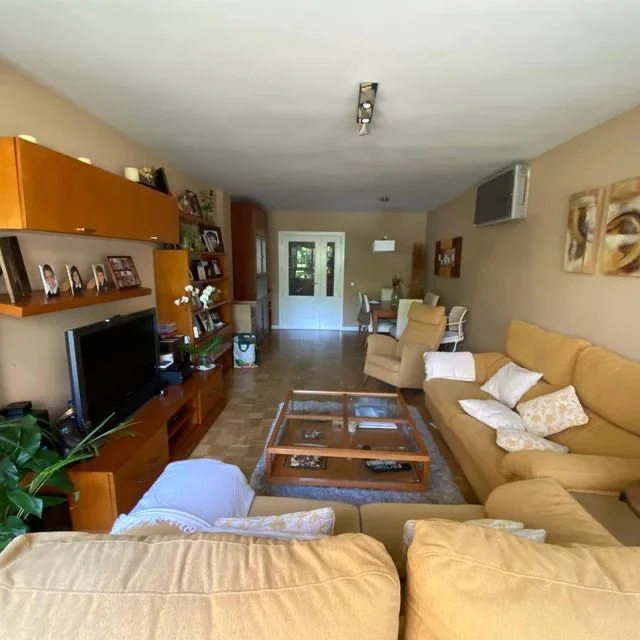 Tirane, shitet Vile 1 Katshe Kati 1, 300 m² 600.000 € (TUFINE)