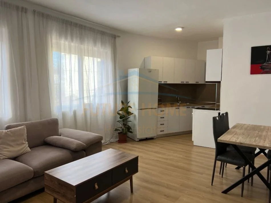 Tirane, shitet Vile 2 Katshe , 247 m² 350.000 € (Rruga Riza Cerova)