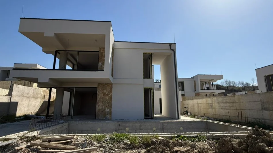 Tirane, shitet Vile 2 Katshe Kati 0, 297 m² 750.000 € (FARKE)