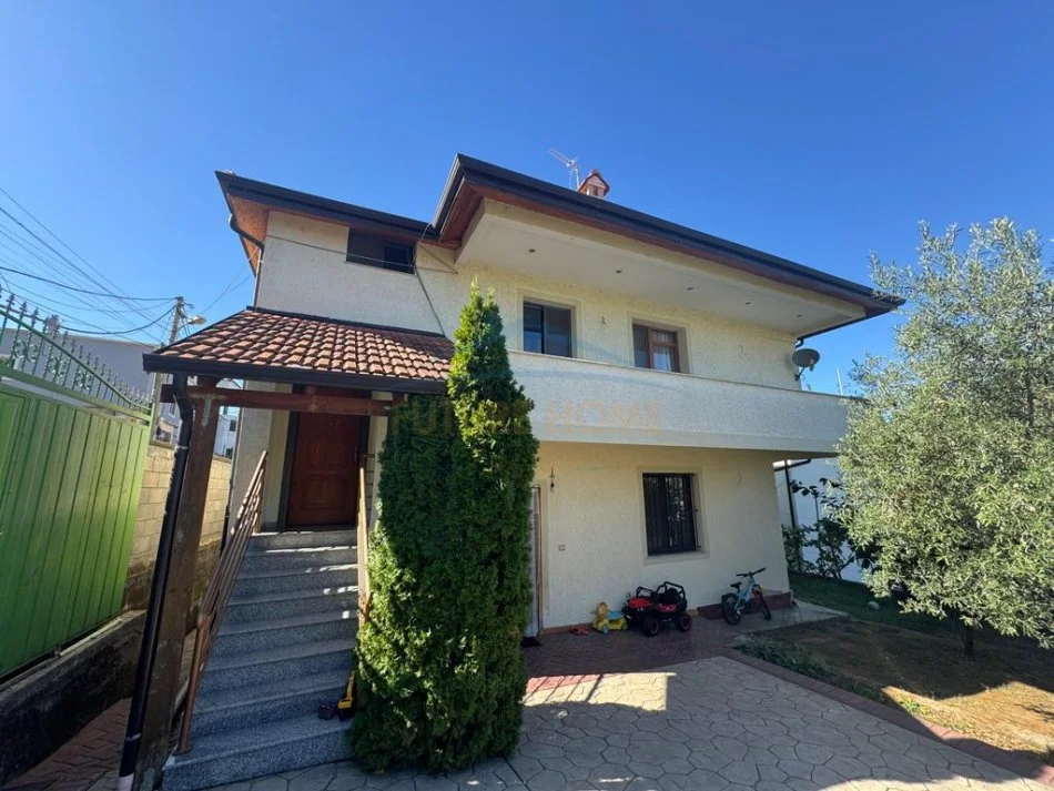 Tirane, shitet Vile 2 Katshe Kati 2, 260 m² 350.000 € (SANATORIUM)