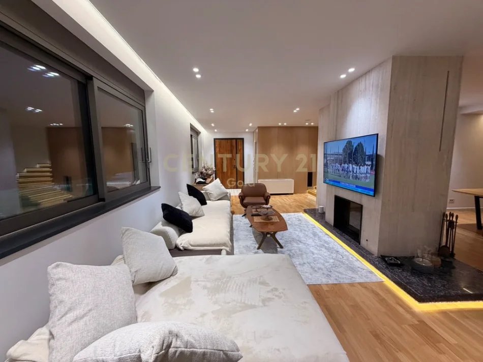 Tirane, shitet Vile 3+1 Kati 2, 800 m² 1.600.000 € (bERZHITE)