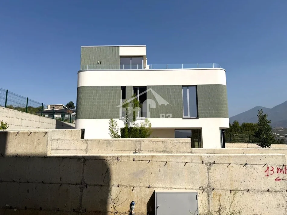 Tirane, shitet Vile 3 Katshe , 234 m² 545.000 € (NË FARKË)