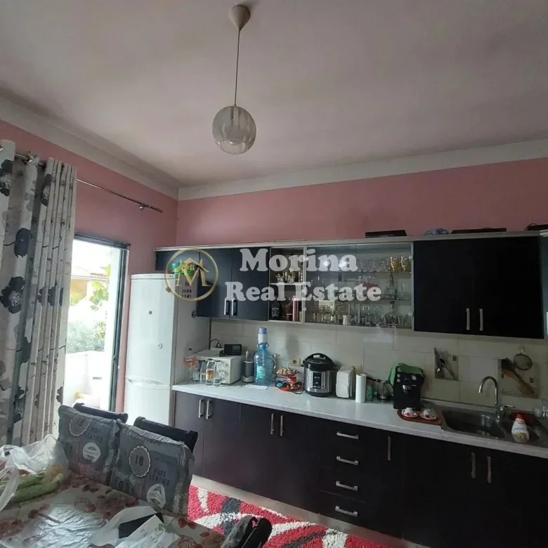 Tirane, shitet Vile 3 Katshe , 300 m² 320.000 € (Rruga 5 Maj)