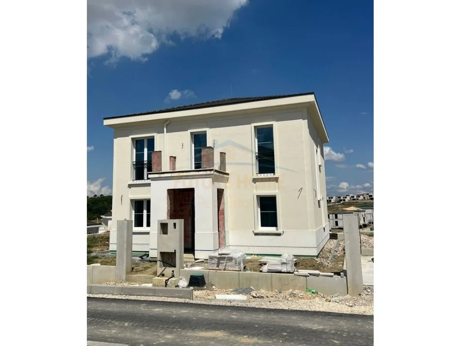 Tirane, shitet Vile , 496 m² 1.000.000 € (Rolling Hill)