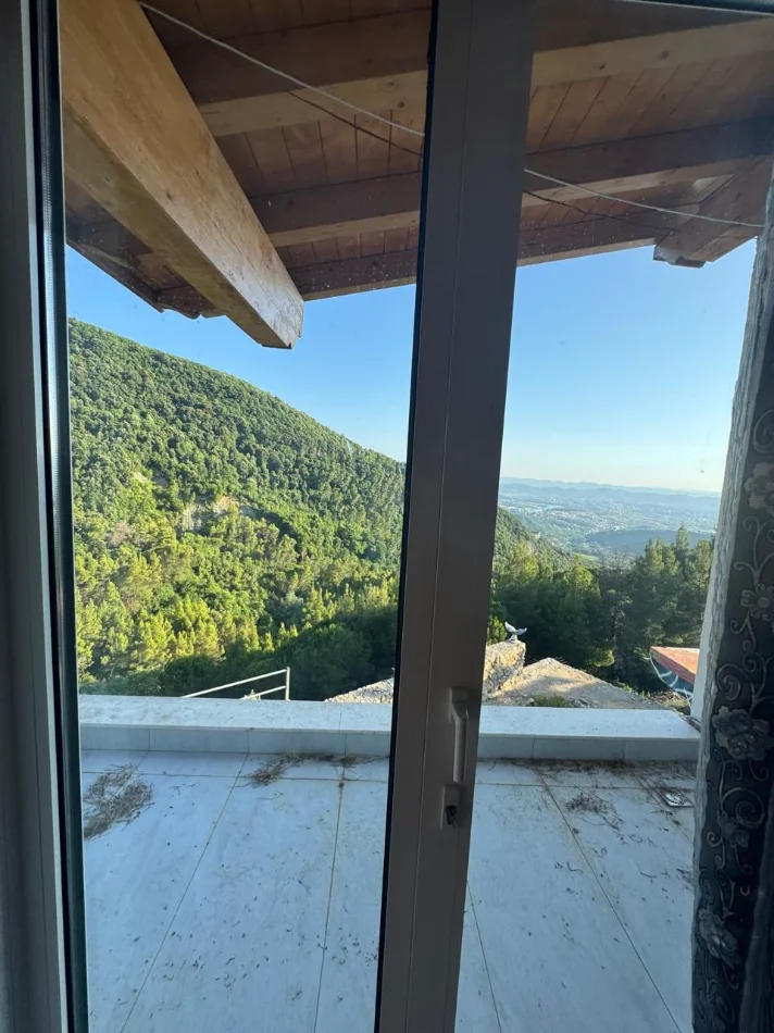 Tirane, shitet Vile Vile 2 Katshe , 7.000 m² 750.000 € (Lanabregas, Dajt – Tiranë.)