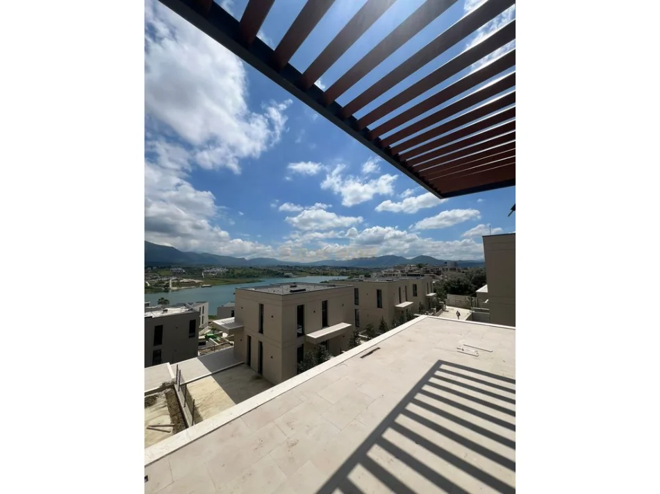 Tirane, shitet Vile Vile 3 Katshe Kati 3, 959 m² 800.000 € (Liqeni i Farkes)