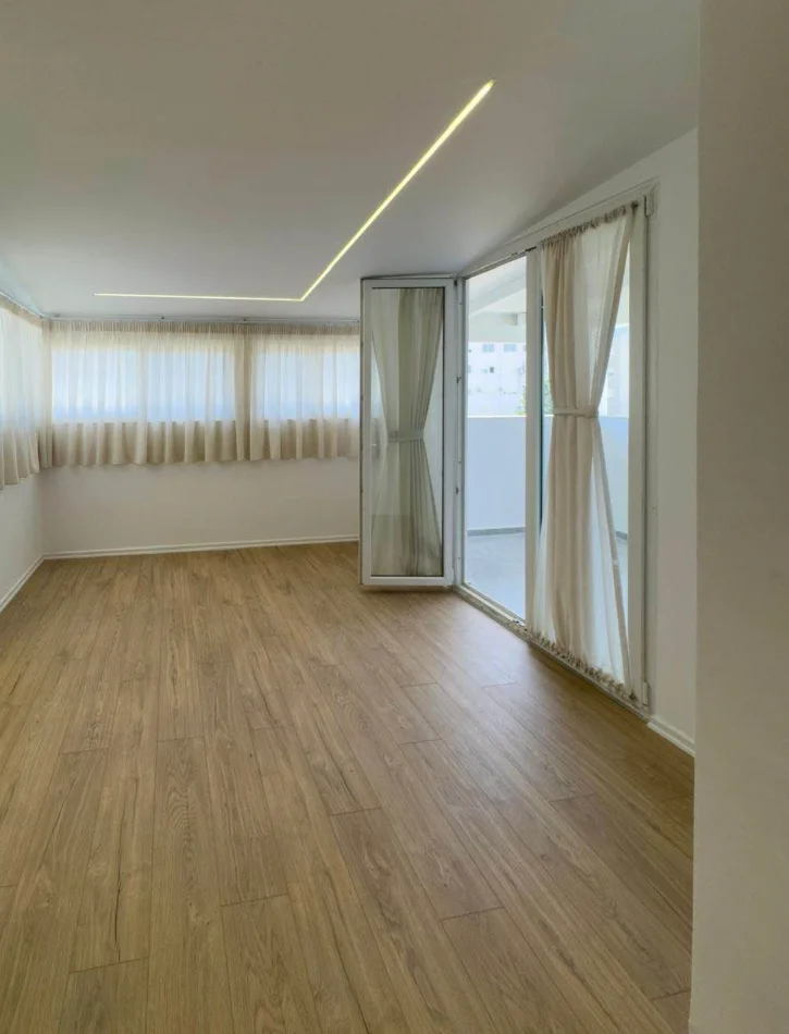 Tirane, shitet apartament 1+1 , 73 m² 112.500 € (Fresk)