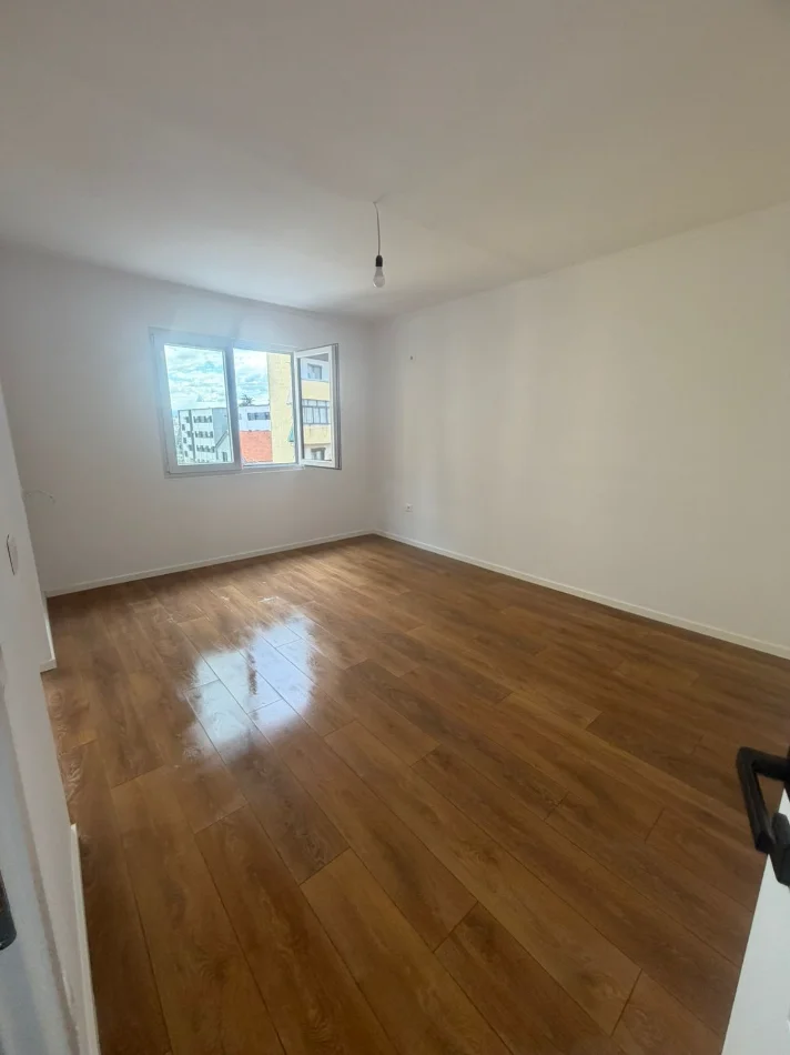 Tirane, shitet apartament 1+1+Aneks+Ballkon Kati 5, 54 m² 98.000 €