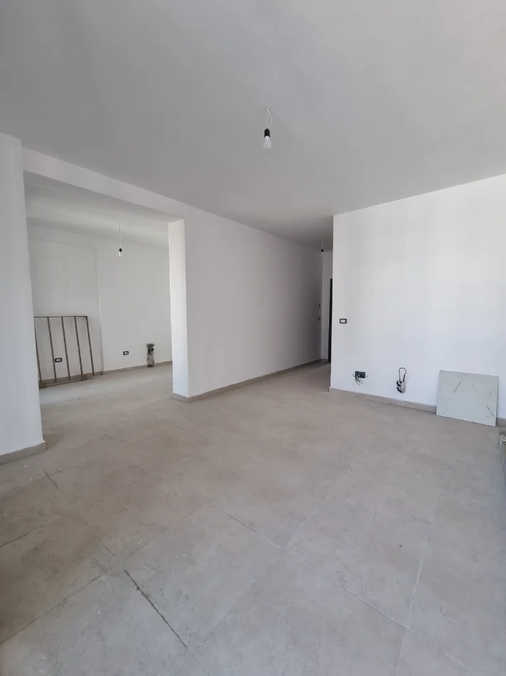 Tirane, shitet apartament 1+1+Aneks+Ballkon Kati 5, 85 m² 240.000 € (Selvia, Rruga e Dibres)