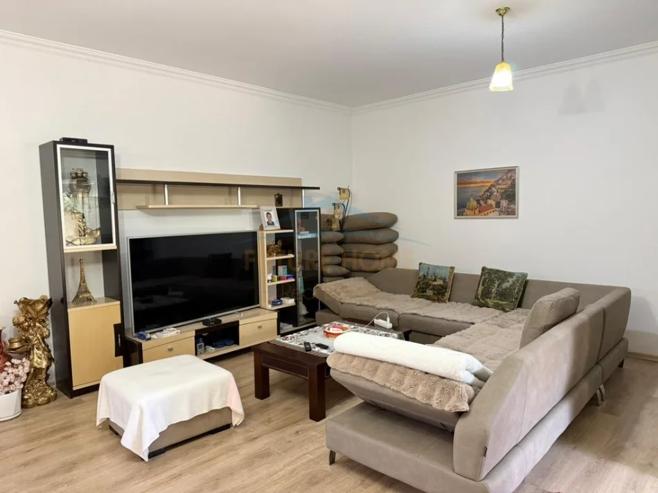 Tirane, shitet apartament 1+1+Aneks Kati 1, 104 m² 220.000 € (Liqeni i Thate)