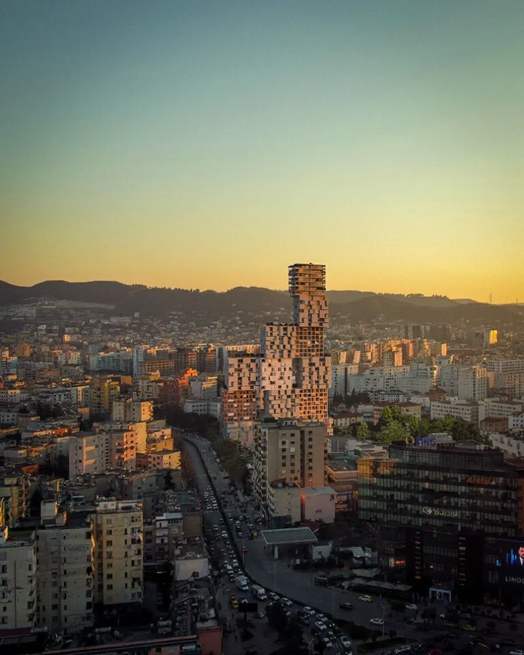 Tirane, shitet apartament 1+1+Ballkon , 90 m² (21 Dhjetori)