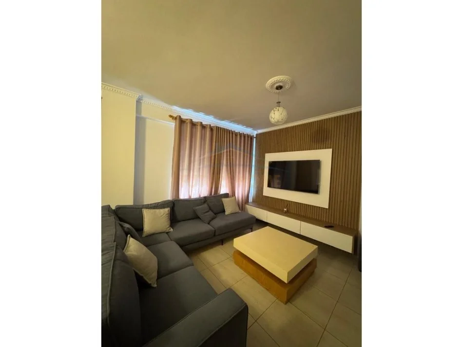 Tirane, shitet apartament 1+1+Ballkon Kati 0, 61 m² 130.000 € (21 Dhjetori)