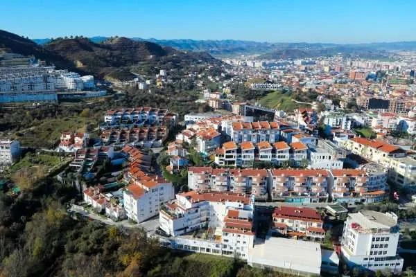 Tirane, shitet apartament 1+1+Ballkon Kati 1, 64 m² 137.000 € (kodra e diellit)