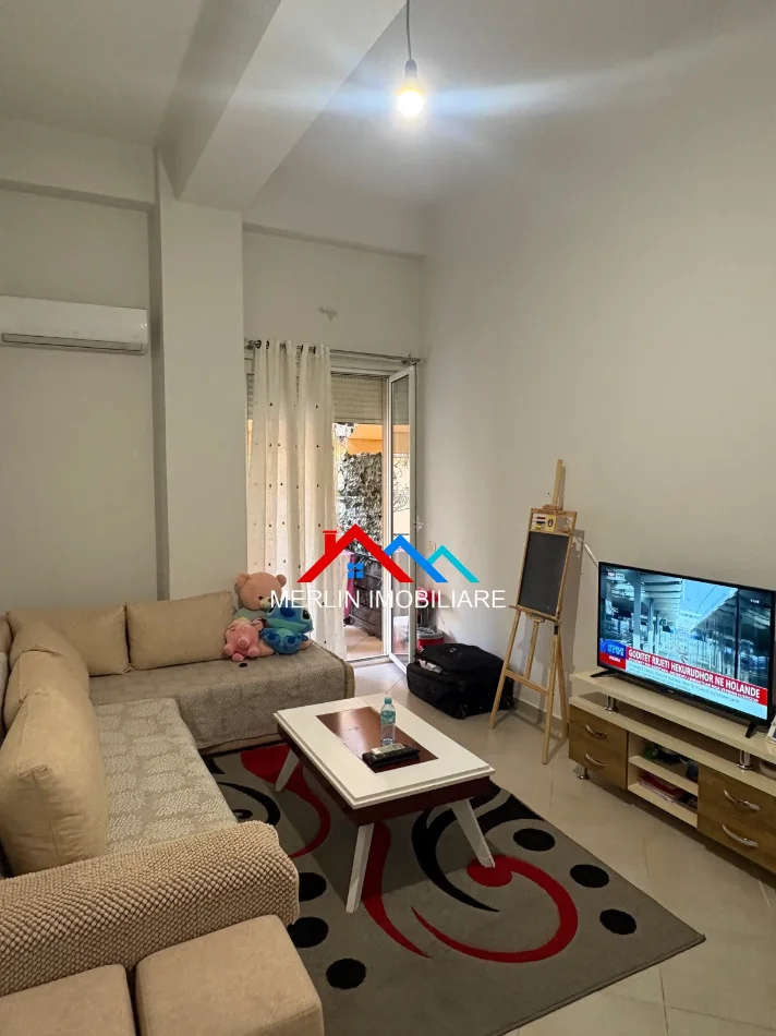 Tirane, shitet apartament 1+1+Ballkon Kati 1, 70 m² 14,500,000 LEKE (RRUGA XHON KENEDI,KODRA E DIELLIT)