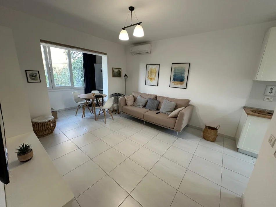 Tirane, shitet apartament 1+1+Ballkon Kati 2, 52 m² 120.000 € (Oxhaku)