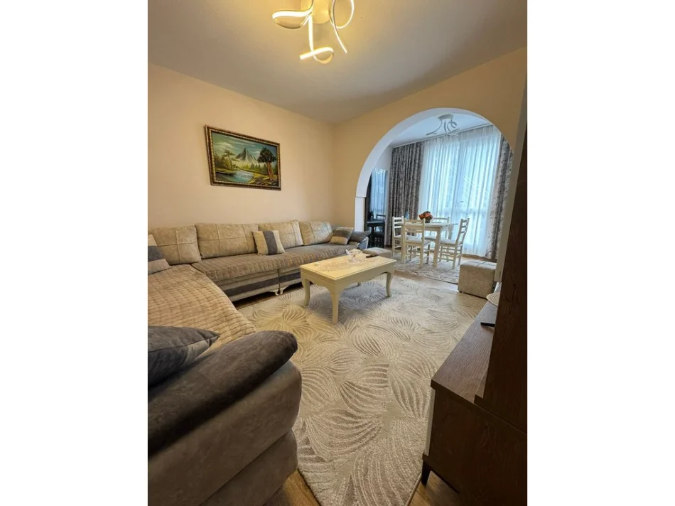 Tirane, shitet apartament 1+1+Ballkon Kati 2, 60 m² 100.000 € (Kinostudio)