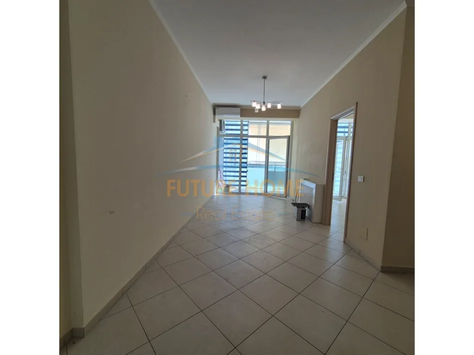 Tirane, shitet apartament 1+1+Ballkon Kati 2, 72 m² 200.000 € (KOMUNA E PARISIT)