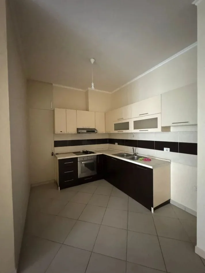 Tirane, shitet apartament 1+1+Ballkon Kati 2, 72 m² 216.000 € (KOMPLEKSI KIKA 2)