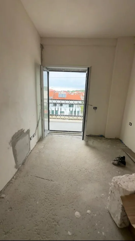 Tirane, shitet apartament 1+1+Ballkon Kati 2, 77 m² 120.000 € (Teg)