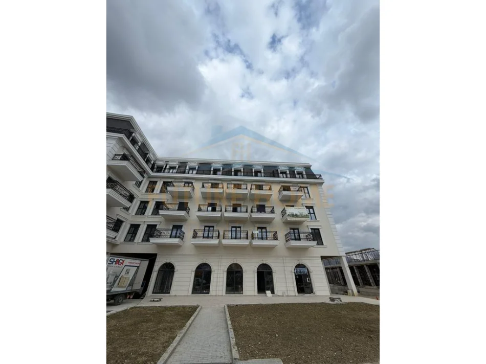 Tirane, shitet apartament 1+1+Ballkon Kati 2, 77 m² 130.300 € (Sauk)