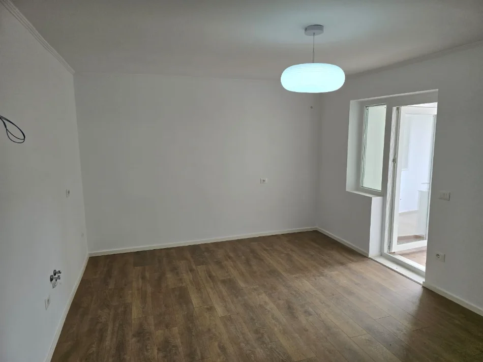 Tirane, shitet apartament 1+1+Ballkon Kati 3, 50 m² 115.000 €
